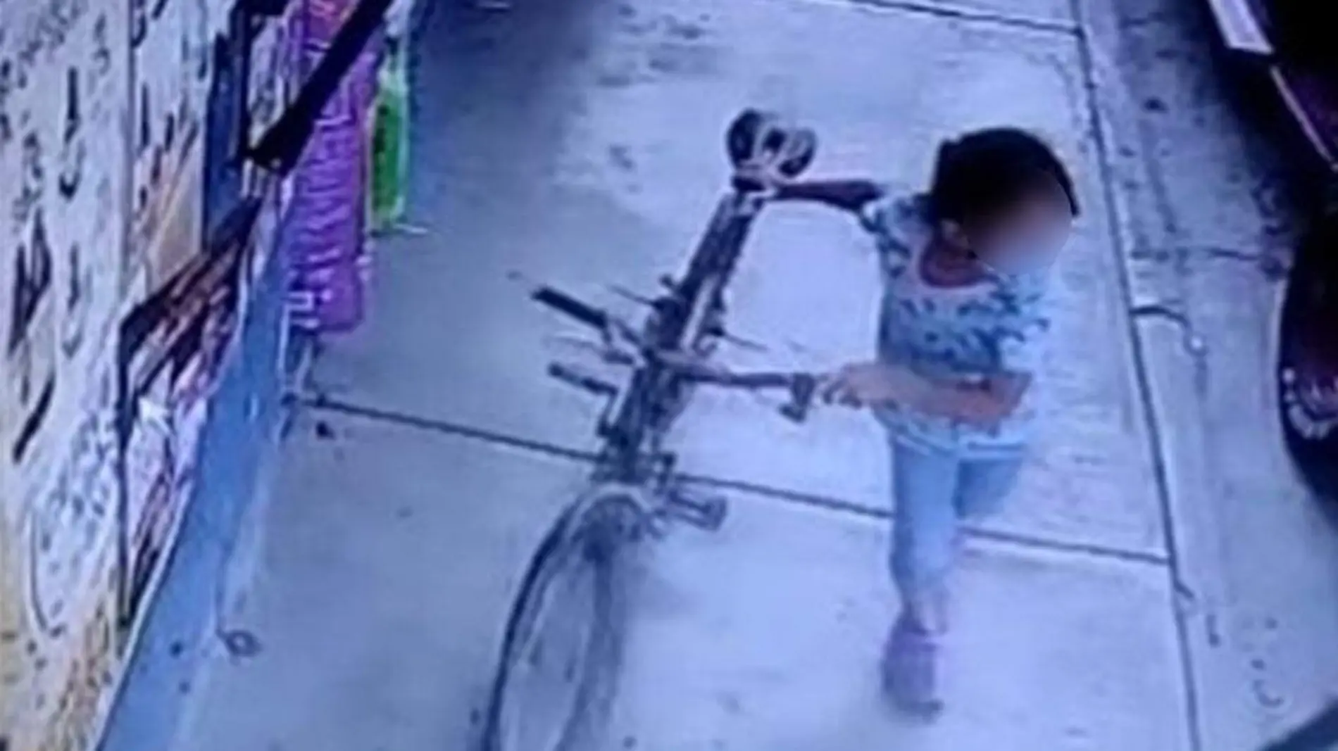 niña roba bicicleta en tehuacan